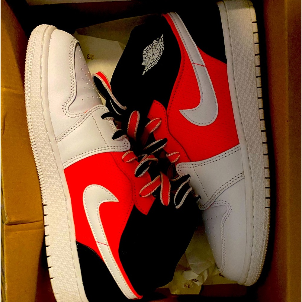 Air Jordan Black/White/Infrared 23
